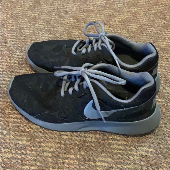 Nike Running Shoes - Picture 2 of 4